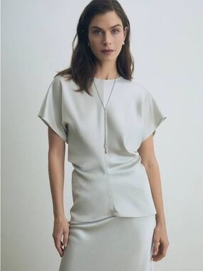JUDITH & CHARLES -The Sawyer Top. Satin Cap Sleeve Blouse in Pearl. Size 8